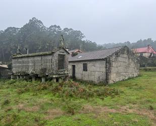 Vista exterior de Casa adosada en venda en O Porriño   amb Jardí privat