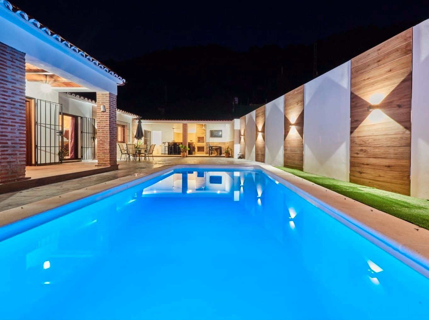 Swimming pool of House or chalet for sale in Colmenar