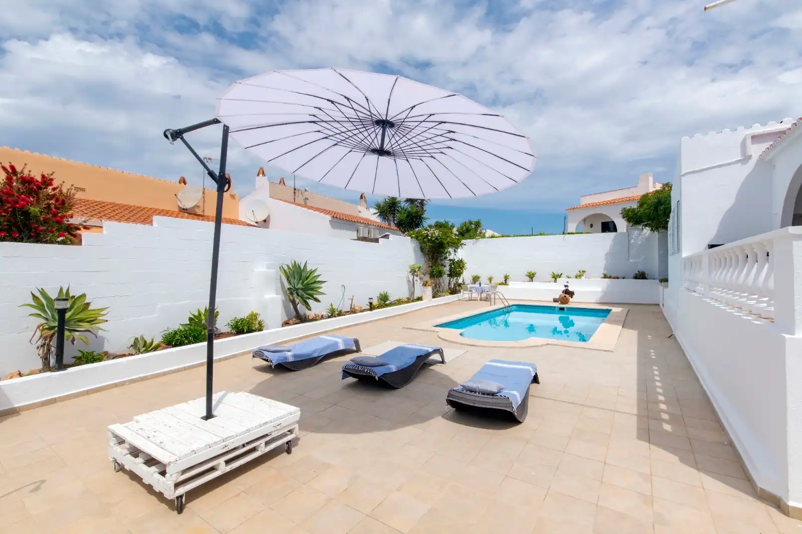 Vista exterior de Casa o xalet en venda en Alaior amb Aire condicionat, Jardí privat i Terrassa