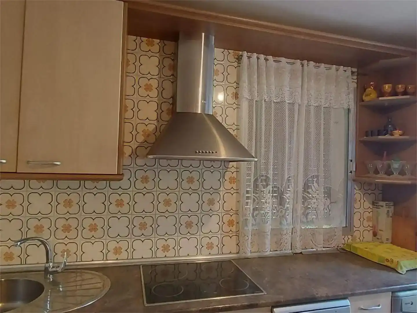 Cuina de Casa adosada en venda en Sepúlveda amb Jardí privat, Traster i Moblat