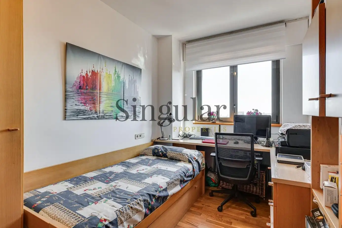 Schlafzimmer von Dachboden zum Verkauf in Barcelona mit Klimaanlage, Heizung und Parkett