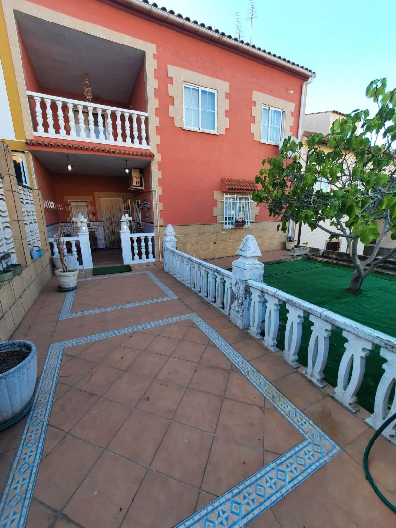 Jardí de Casa o xalet de lloguer en Plasencia amb Aire condicionat, Calefacció i Jardí privat
