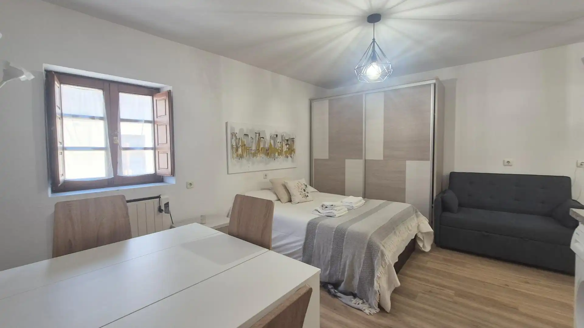 Bedroom of Study for rent in Salamanca  with Heating, Furnished and Balcony