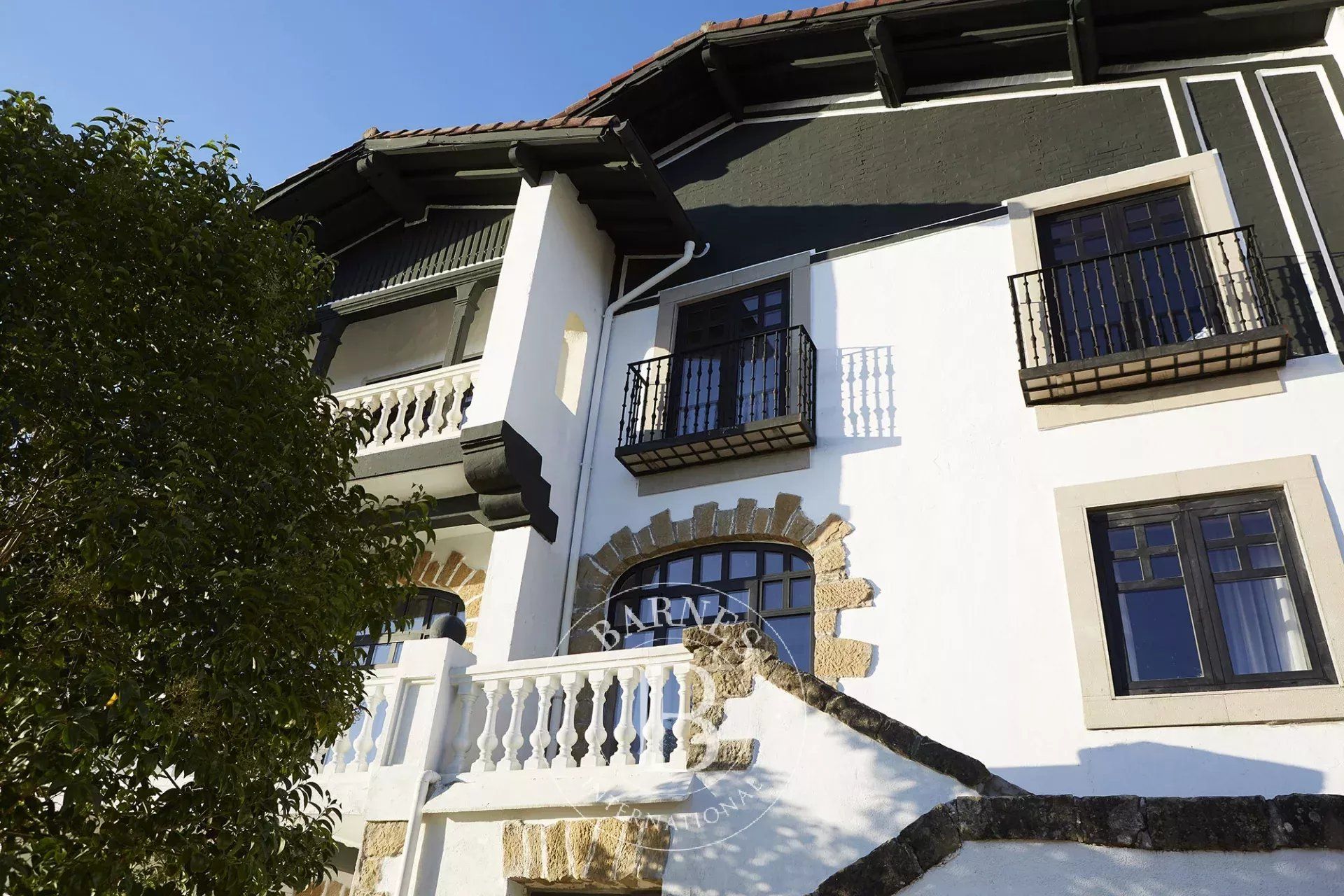 Vista exterior de Casa o xalet en venda en Donostia - San Sebastián  amb Aire condicionat, Calefacció i Piscina