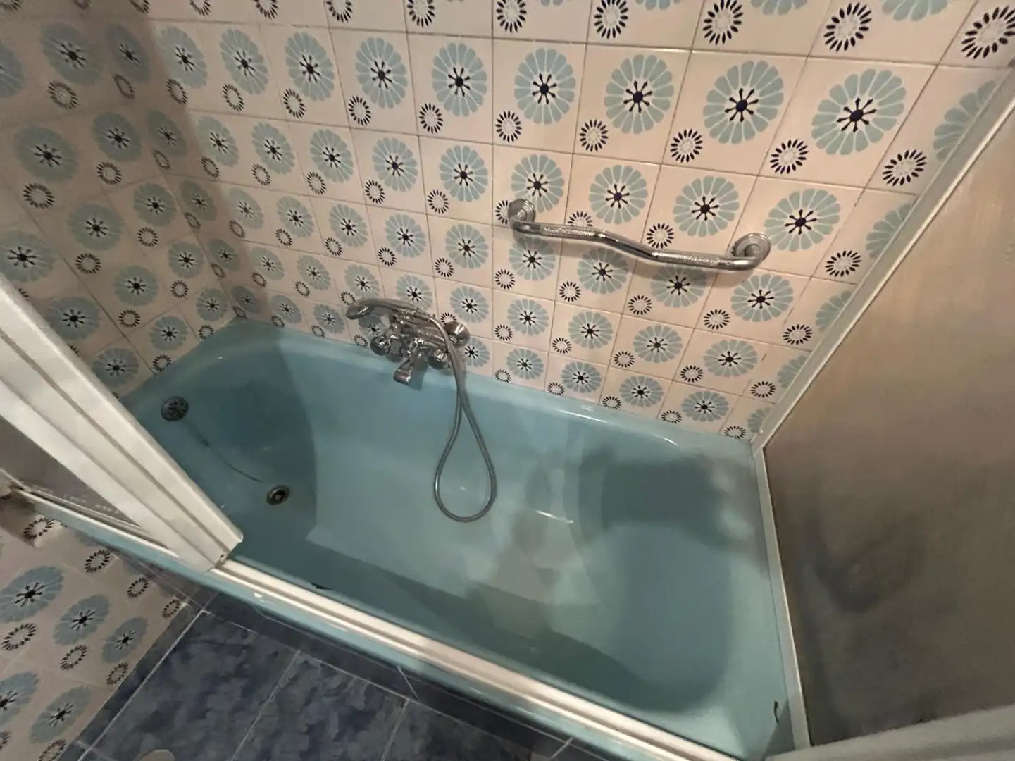 Bathroom of Flat for rent in Torrelavega   with Heating, Parquet flooring and Furnished