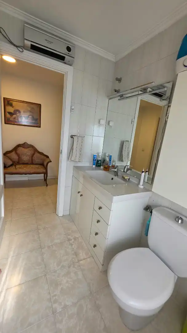 Bathroom of Flat for sale in Parla  with Air Conditioner, Heating and Terrace