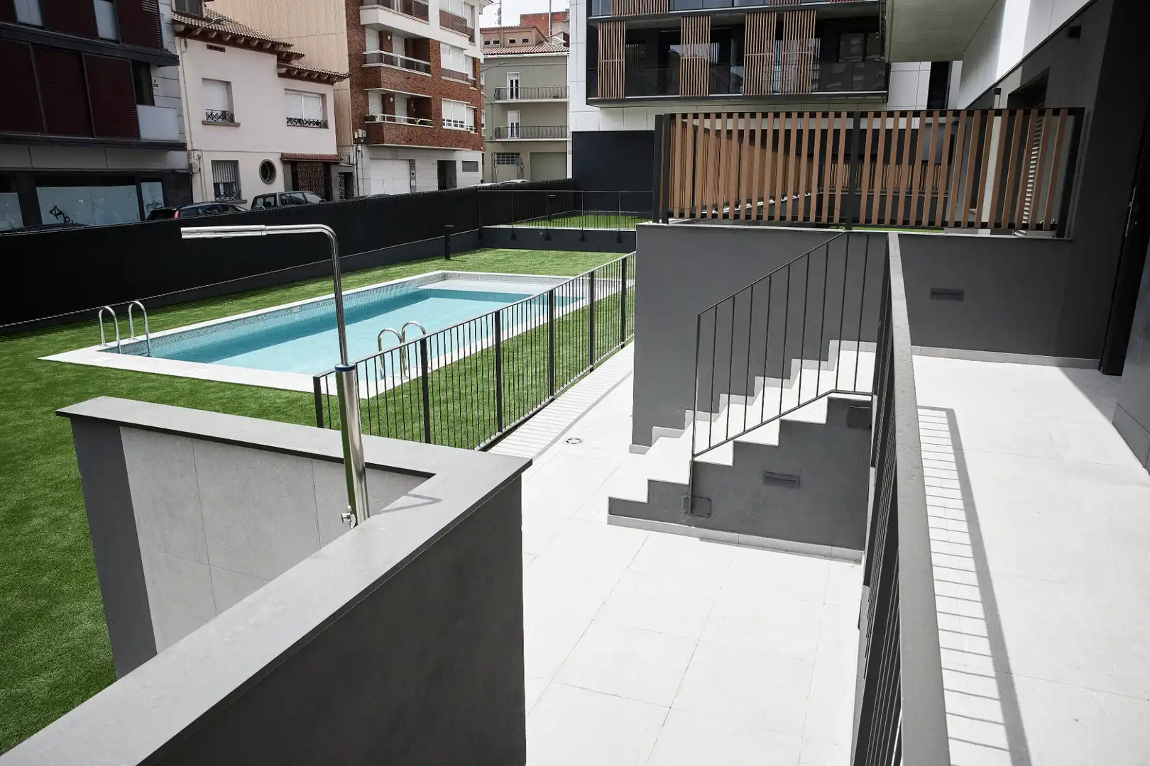Bajo de obra nueva con terraza en venta en Carrer de València 9, imagen 5