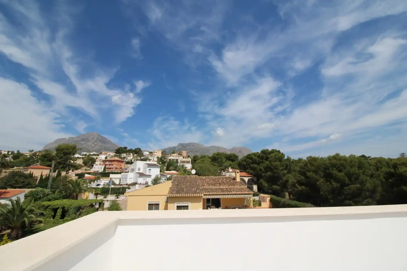 Vista exterior de Casa o chalet en venta en La Nucia con Aire acondicionado, Calefacción y Jardín privado