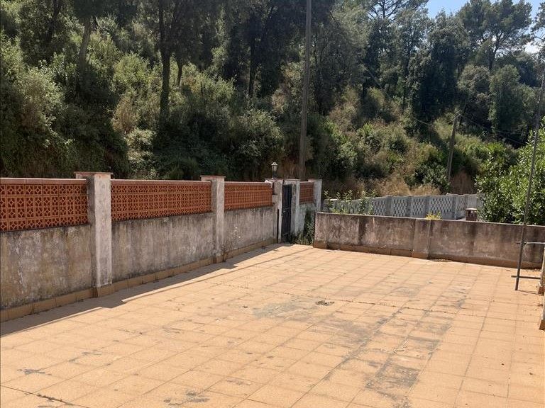 Exterior view of House or chalet for sale in Bigues i Riells  with Private garden and Storage room