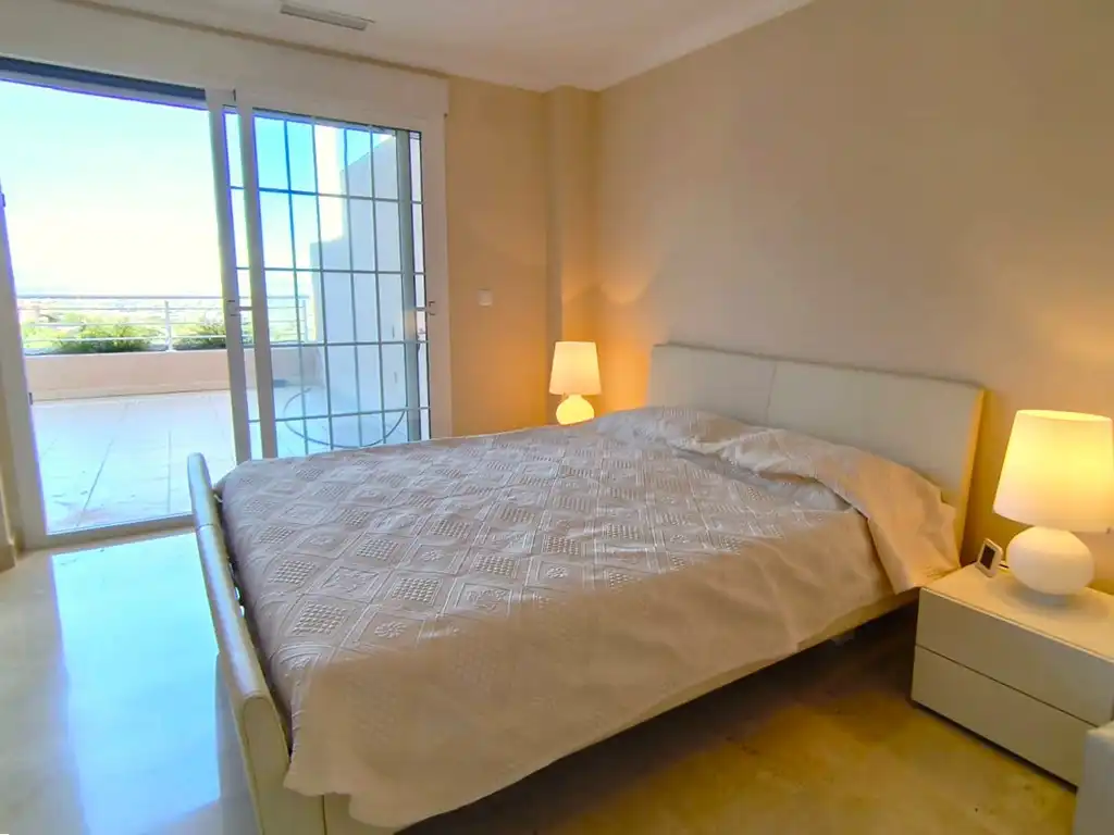 Schlafzimmer von Dachboden zum Verkauf in Dénia mit Klimaanlage, Heizung und Terrasse