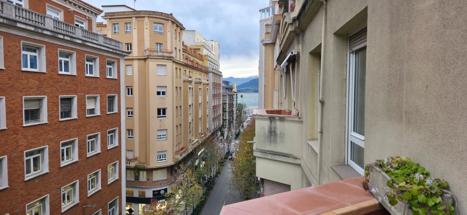 Vista exterior de Piso en venta en Santander con Parquet y Balcón
