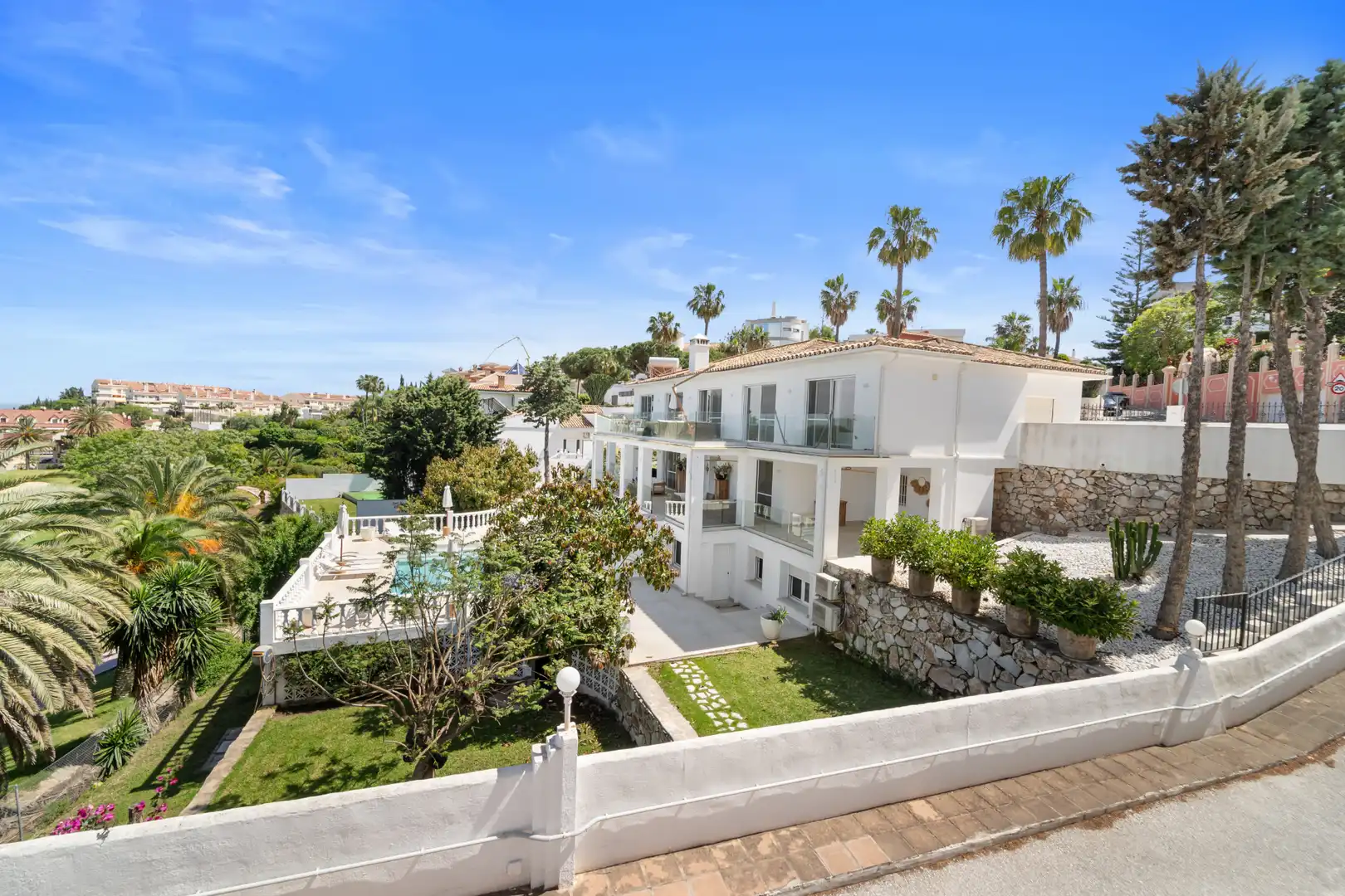 Exterior view of Detached homes for sale in Benalmádena  with Air Conditioner, Private garden and Terrace