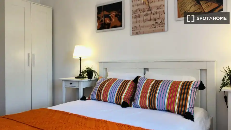 Habitación de Piso de alquiler en Valencia con Aire acondicionado, Calefacción y Amueblado