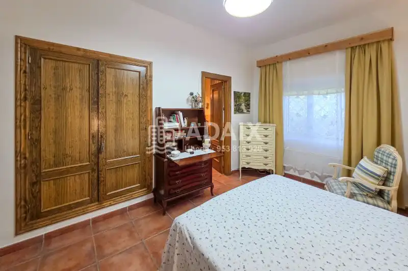 Habitación de Finca rústica en venta en Úbeda con Terraza, Trastero y Balcón