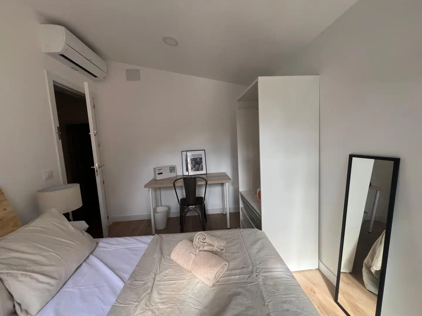 Dormitori de Casa o xalet per a compartir en Madrid amb Aire condicionat, Calefacció i Jardí privat