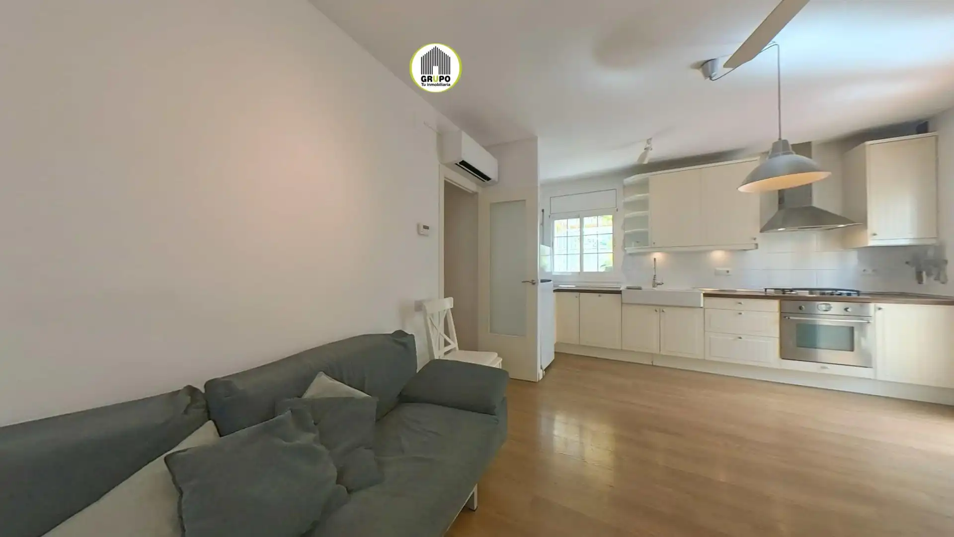 Exterior view of Attic for rent in Esplugues de Llobregat  with Air Conditioner, Heating and Terrace