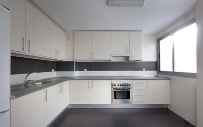 Kitchen of Flat to rent in  Granada Capital  with Heating and Oven