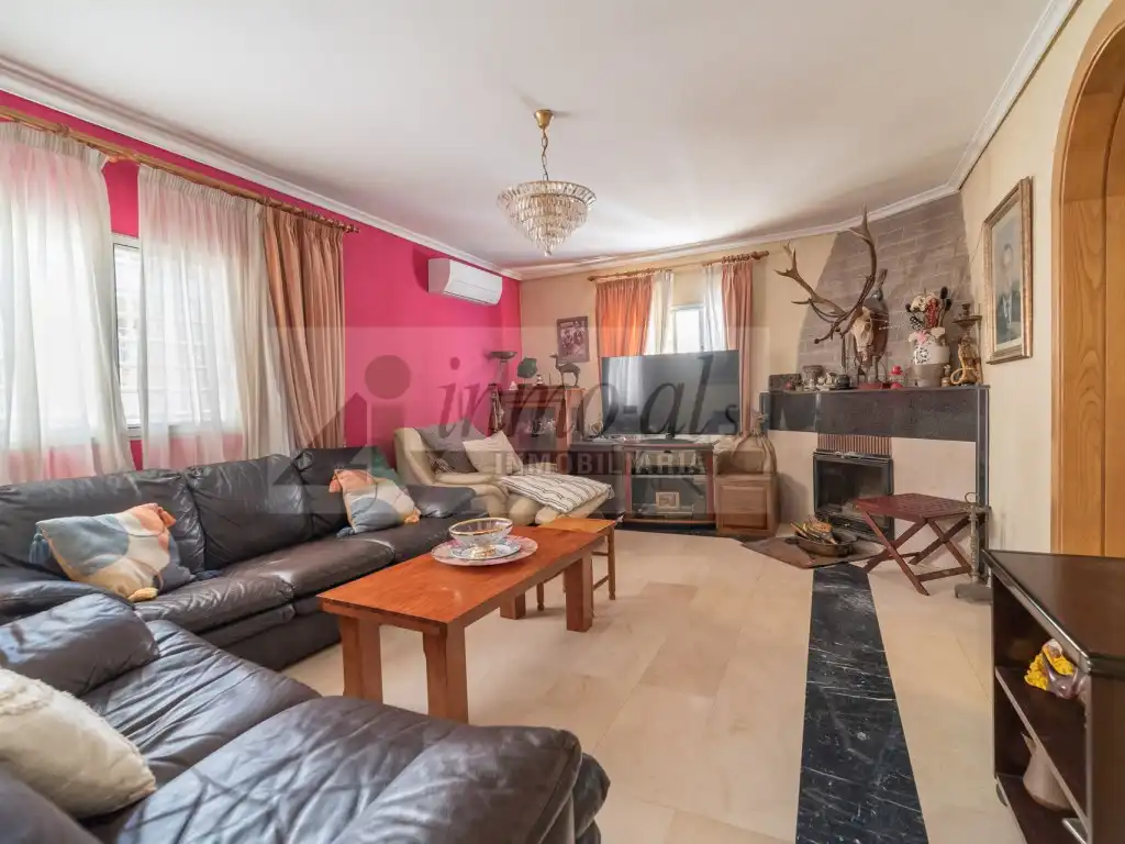 Casa amb piscina en venda a Urbanizacion Pedrissetes, imagen 6