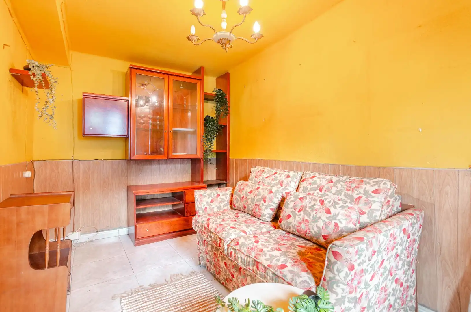 Sala d'estar de Casa adosada en venda en Aller amb Traster