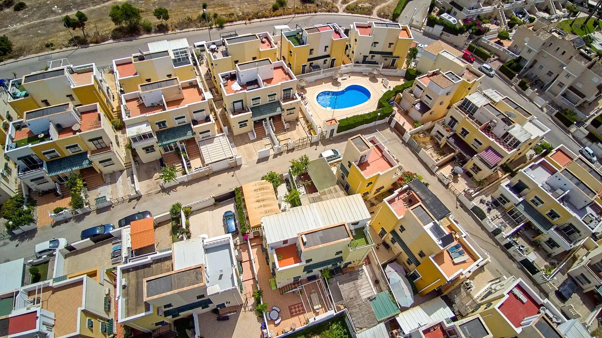 Vista exterior de Casa adosada en venta en Orihuela con Aire acondicionado, Calefacción y Jardín privado