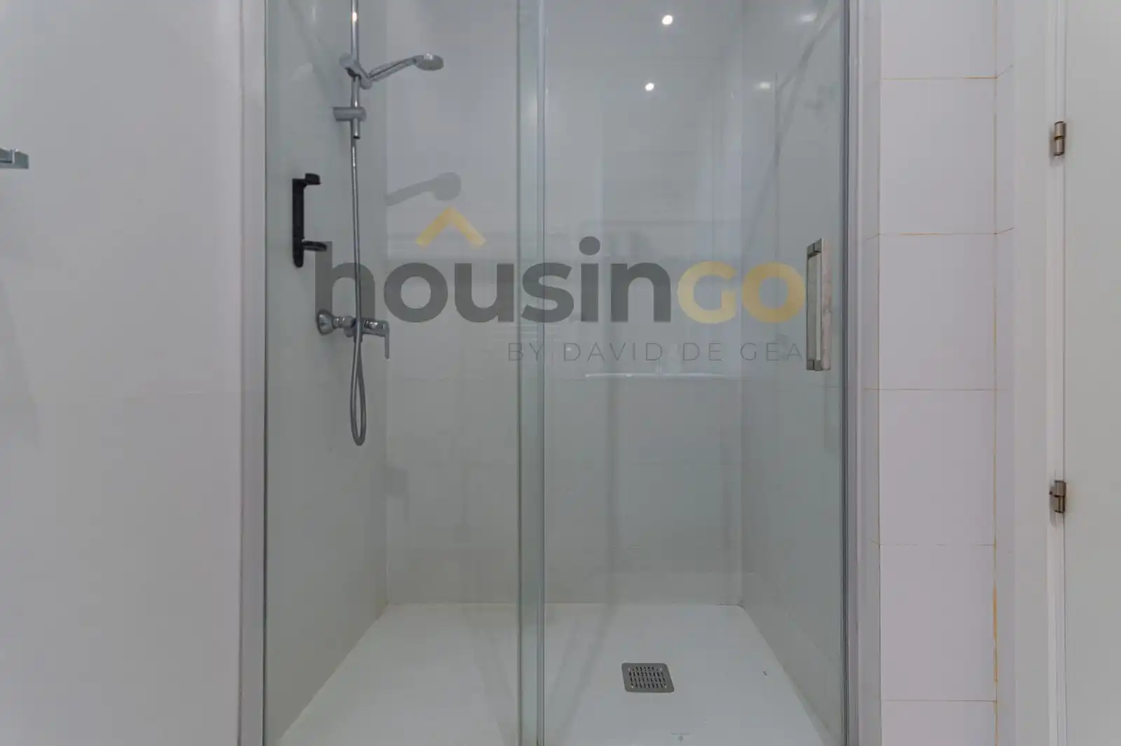 Bathroom of Flat for rent in Madrid  with Air Conditioner, Heating and Furnished