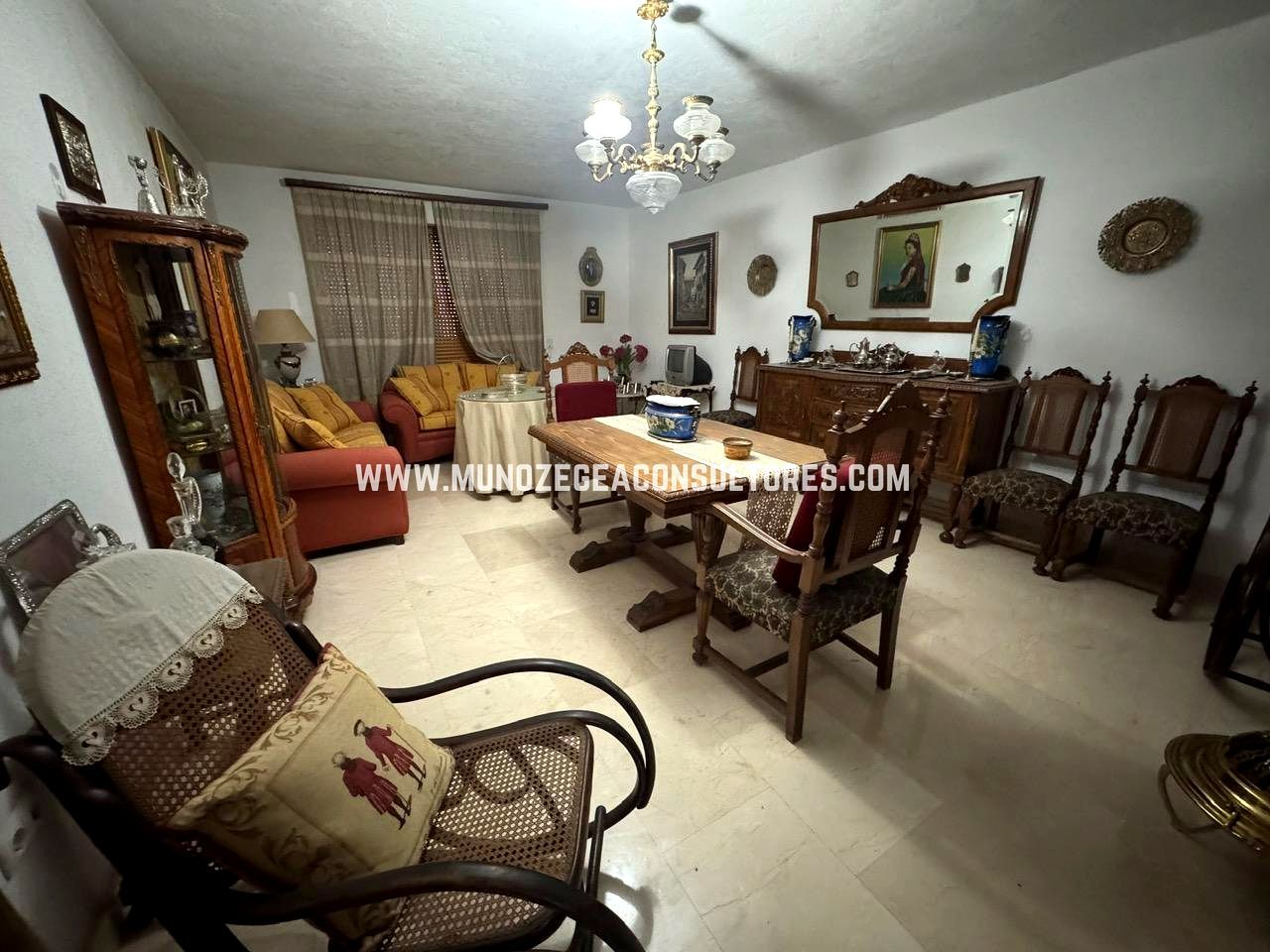 Sala d'estar de Casa o xalet en venda en Lucena amb Aire condicionat, Jardí privat i Piscina