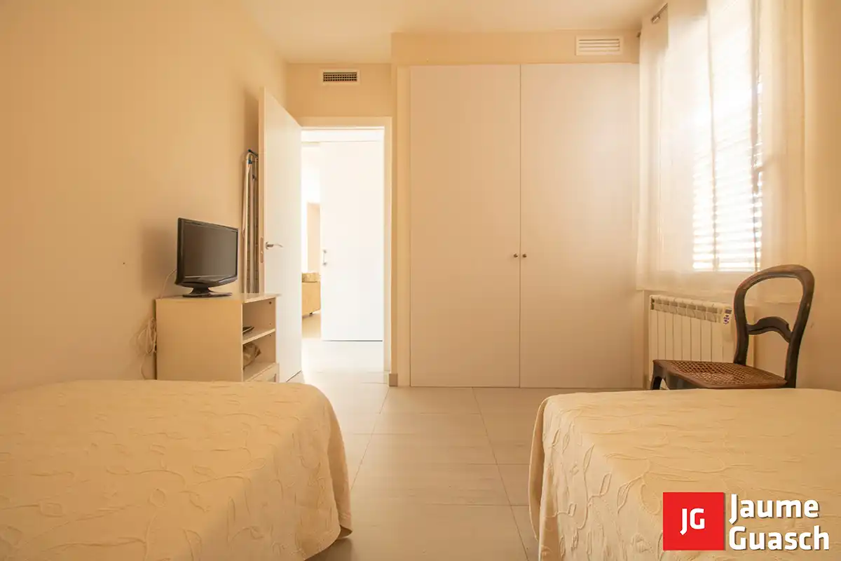 Schlafzimmer von Dachboden zum Verkauf in Torredembarra mit Klimaanlage, Heizung und Terrasse
