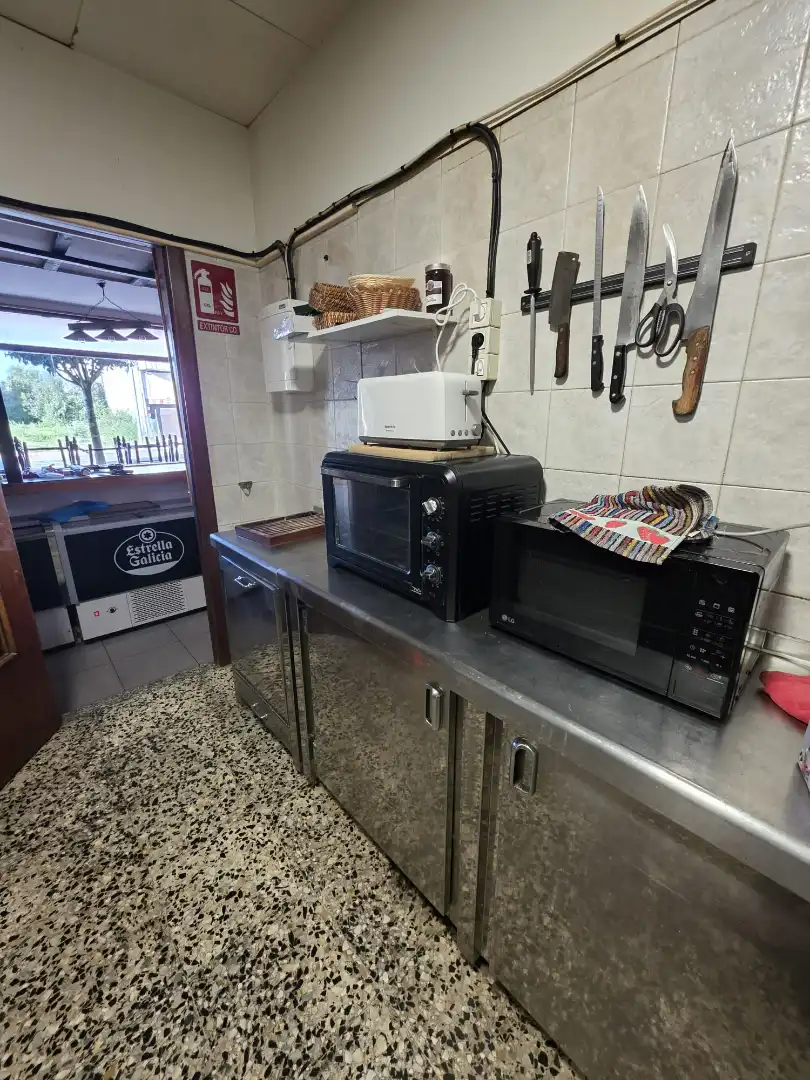 Cuina de Local de lloguer en Narón amb Moblat
