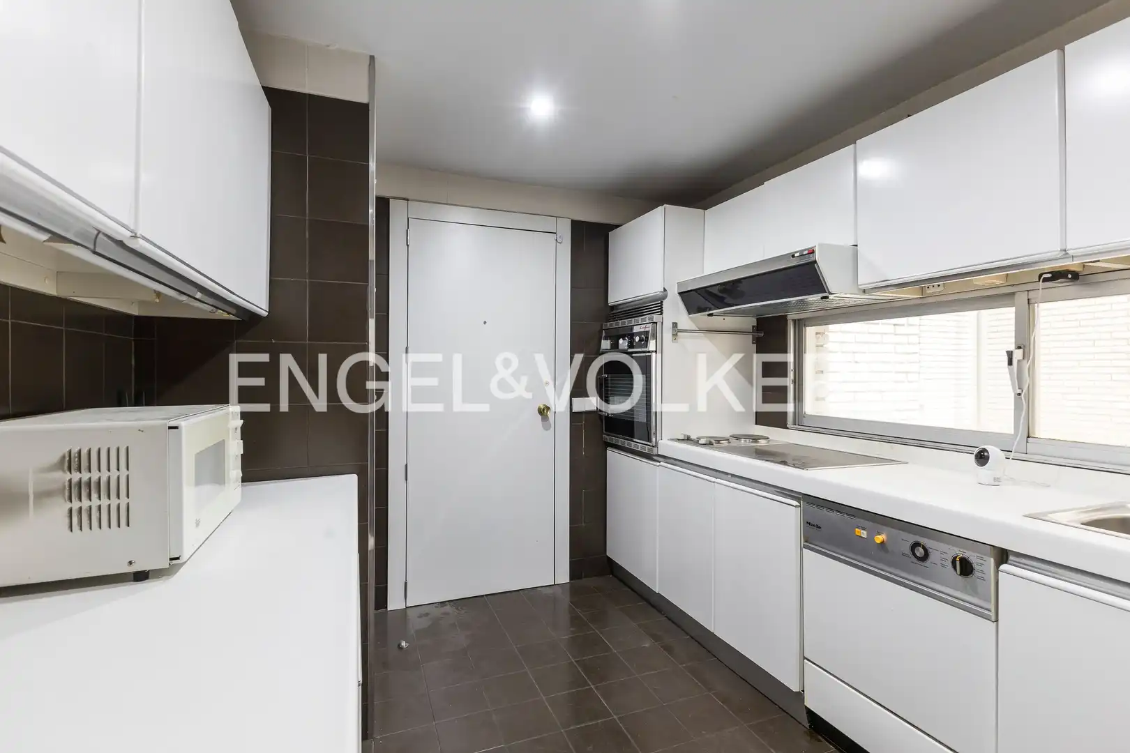Kitchen of Flat for sale in Madrid  with Heating, Private garden and Terrace