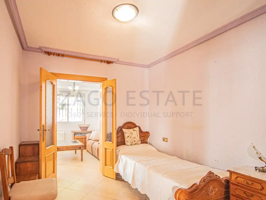 Habitación de Casa adosada en venta en La Nucia con Jardín privado, Amueblado y Horno