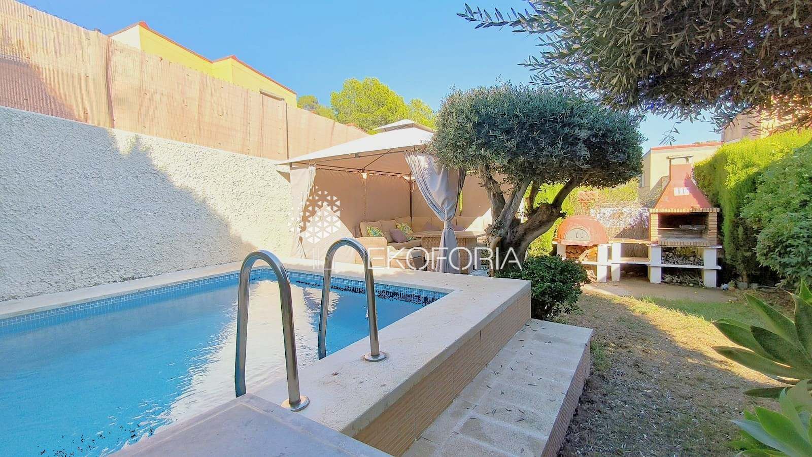 Swimming pool of Single-family semi-detached for sale in Gilet  with Air Conditioner, Heating and Private garden
