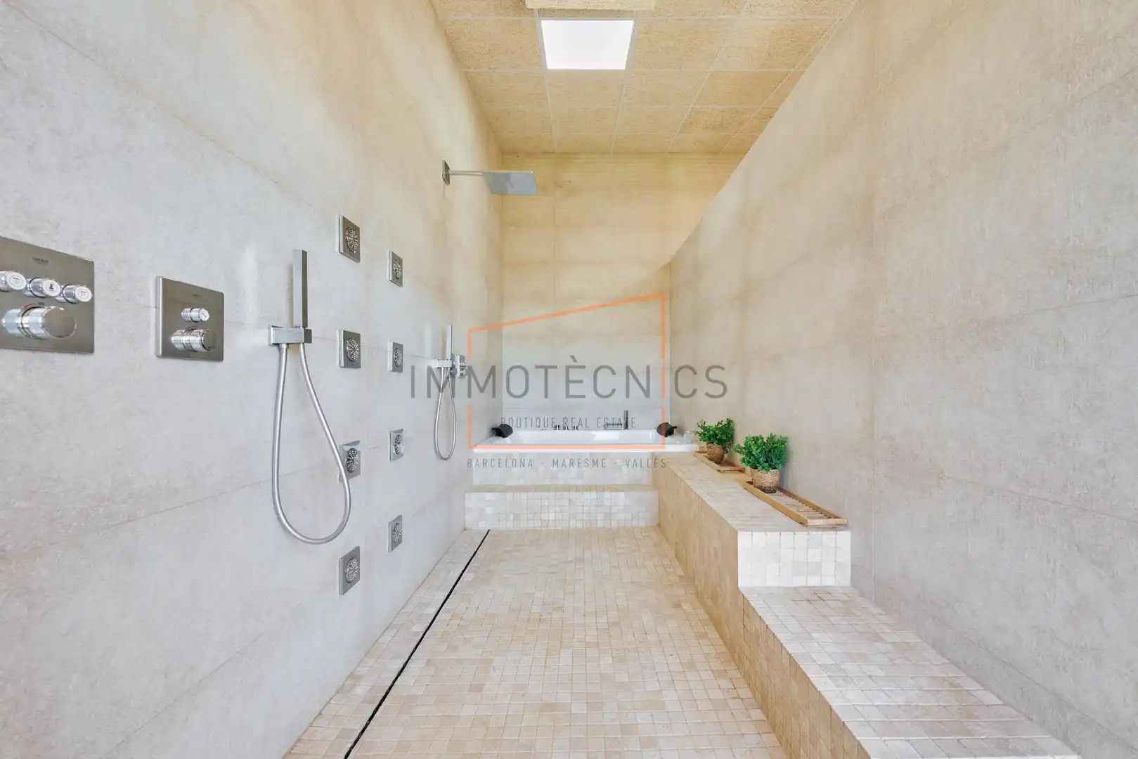 Bany de Casa o xalet en venda en Santa Eulàlia de Ronçana amb Aire condicionat, Jardí privat i Terrassa