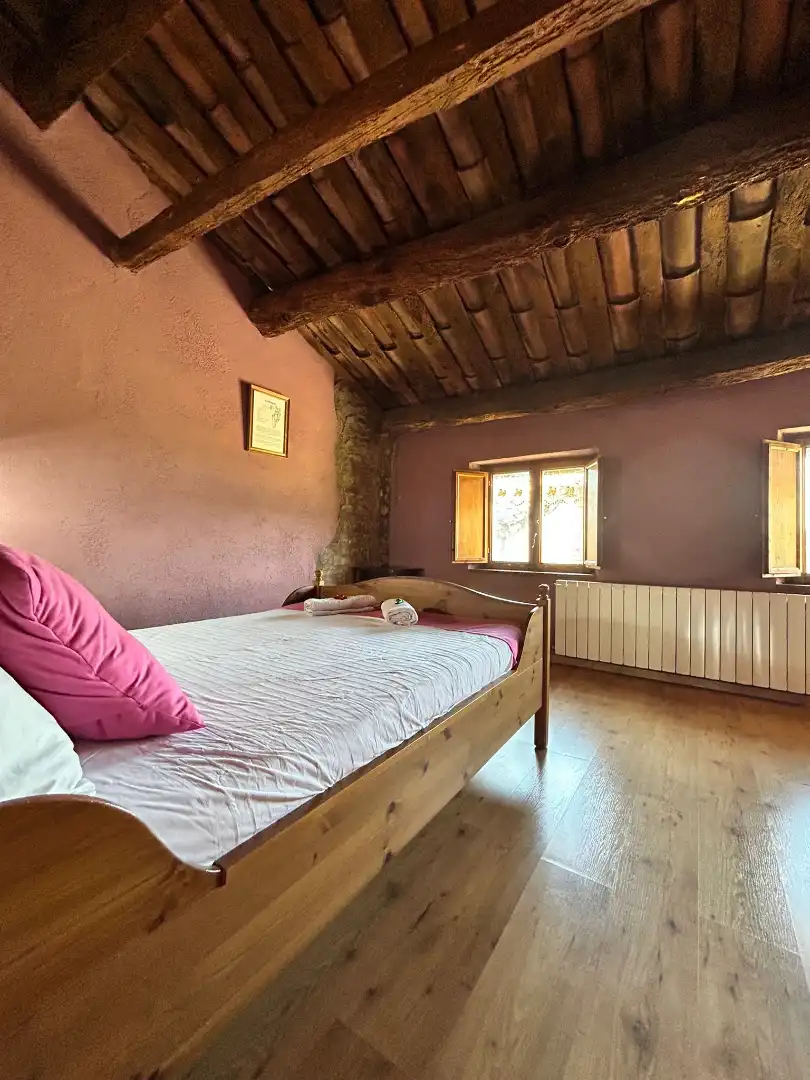 Habitación de Finca rústica en venta en Alpens con Calefacción, Parquet y Amueblado