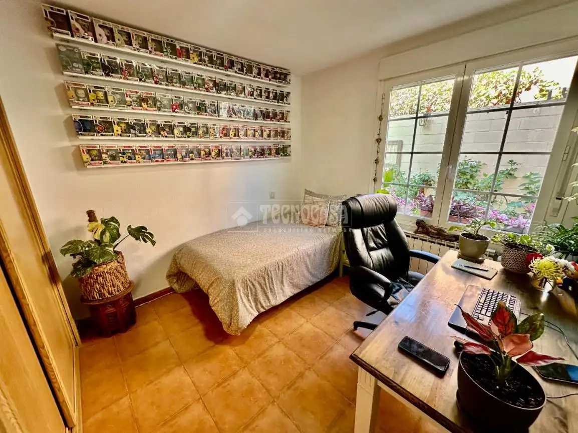 Habitación de Casa adosada en venta en Pioz con Calefacción, Jardín privado y Parquet