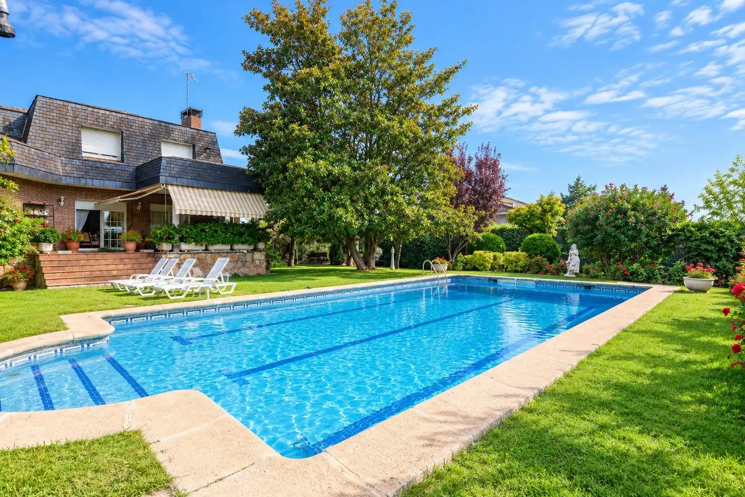 Swimming pool of Houses for sale in Valdepastores - Las Encinas