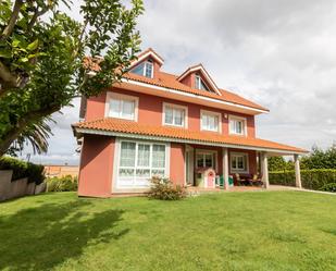 Vista exterior de Casa o xalet en venda en A Coruña Capital  amb Calefacció, Jardí privat i Terrassa