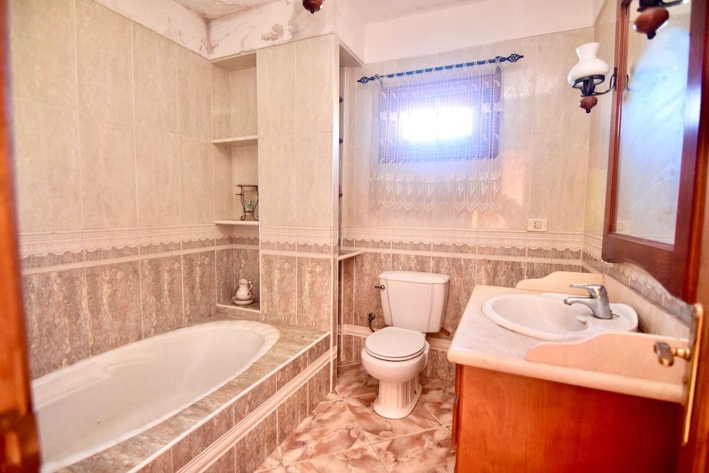 Bathroom of House or chalet for sale in Guía de Isora  with Private garden and Storage room