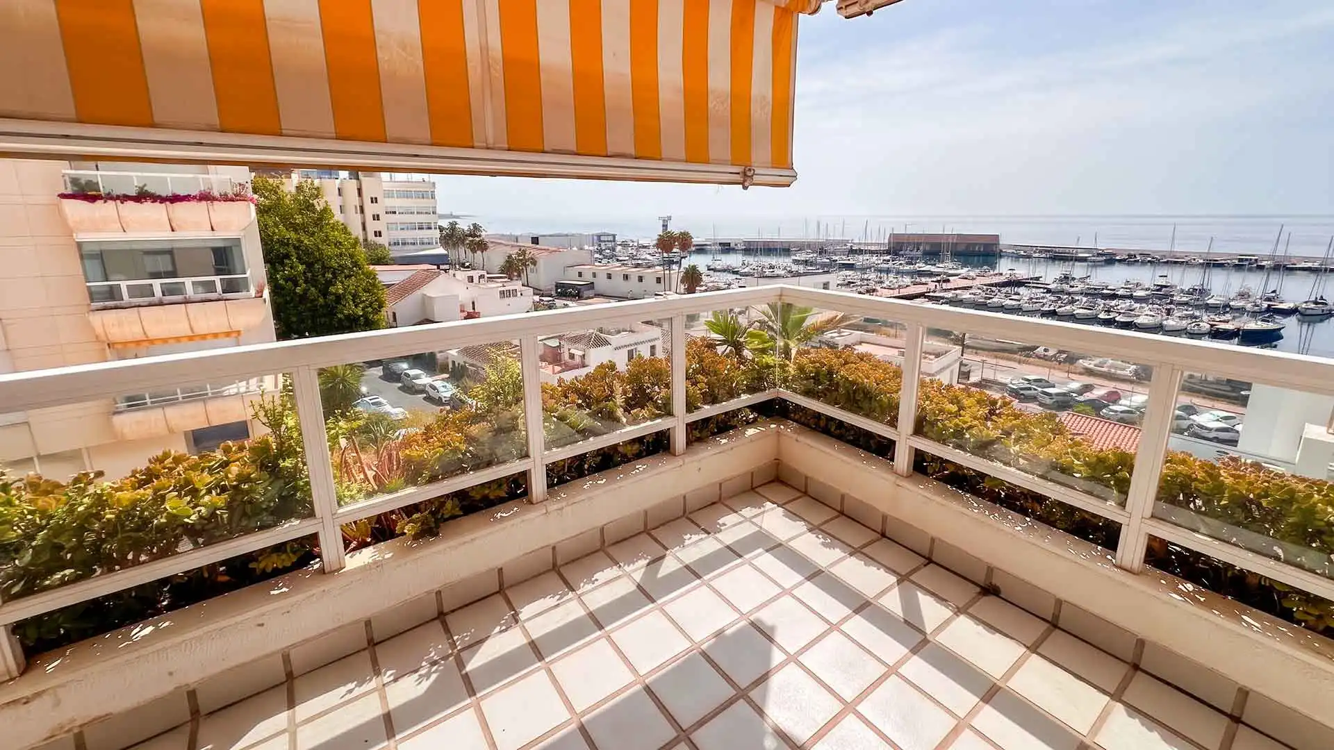 Terrassa de Apartament de lloguer en Marbella amb Terrassa, Piscina i Piscina comunitària