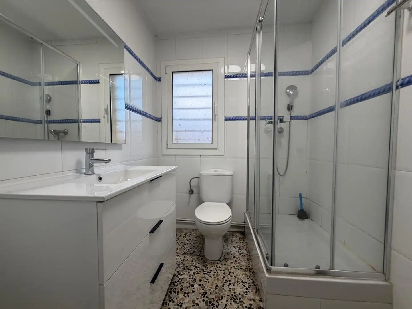 Badezimmer von Haus oder Chalet zum Verkauf in Barberà del Vallès mit Heizung, Privatgarten und Terrasse