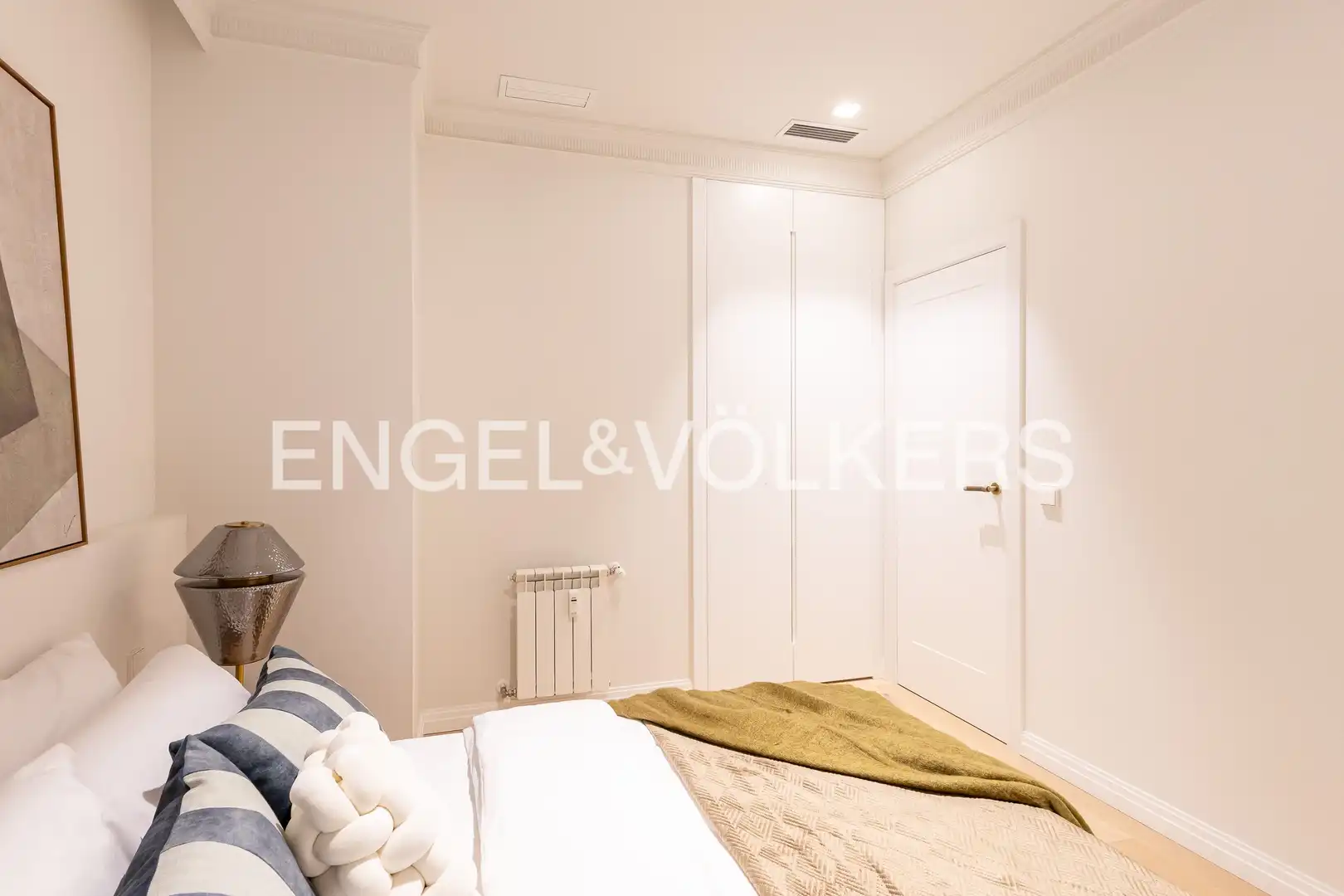 Schlafzimmer von Wohnung zum Verkauf in Madrid mit Klimaanlage und Heizung