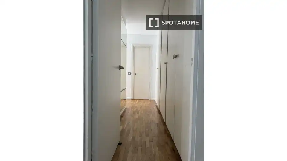 Flat for rent in Madrid  with Air Conditioner, Heating and Furnished