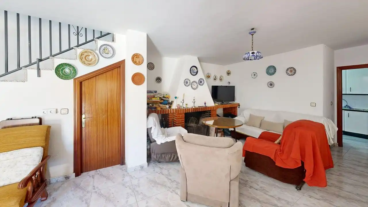Sala d'estar de Casa o xalet en venda en Jaén amb Traster i Piscina comunitària