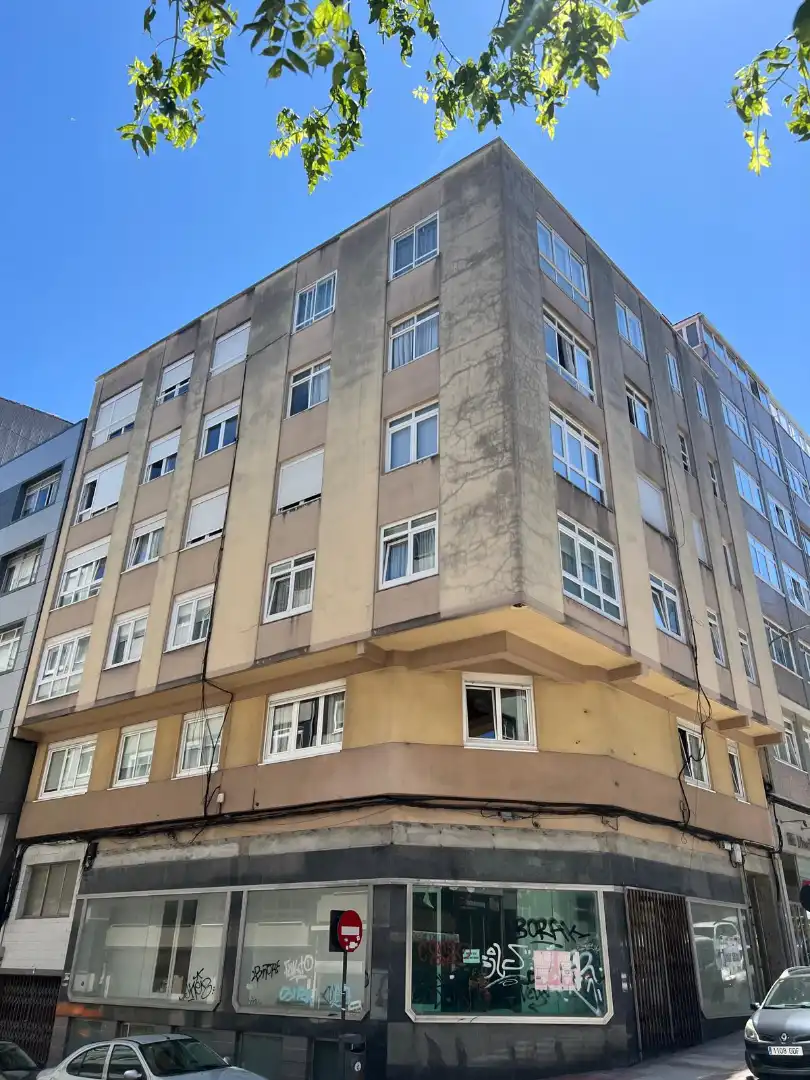 Vista exterior de Piso de alquiler en A Coruña Capital  con Calefacción