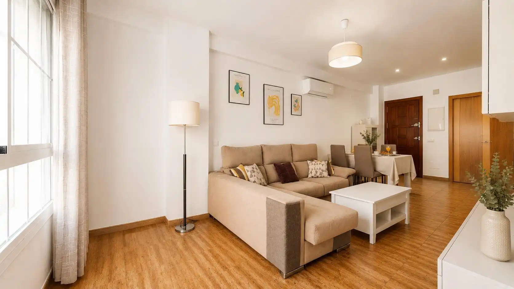 Sala de estar de Piso en venta en Almería con Aire acondicionado y Balcón