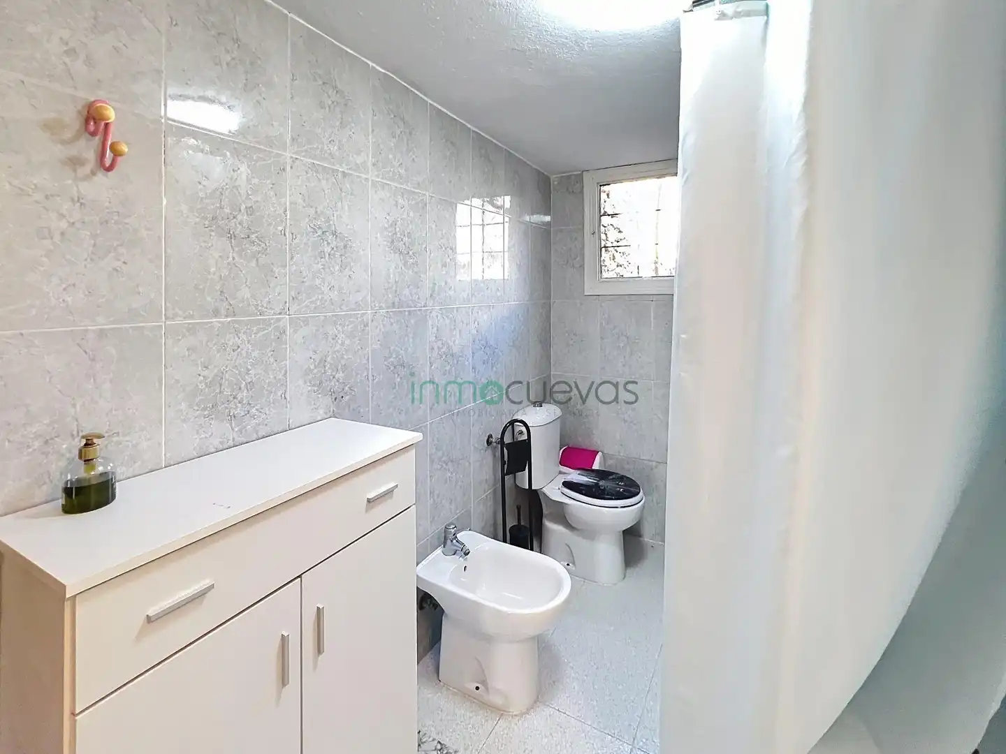 Badezimmer von Einfamilien-Reihenhaus zum Verkauf in Cuevas del Almanzora mit Privatgarten, Terrasse und Möbliert