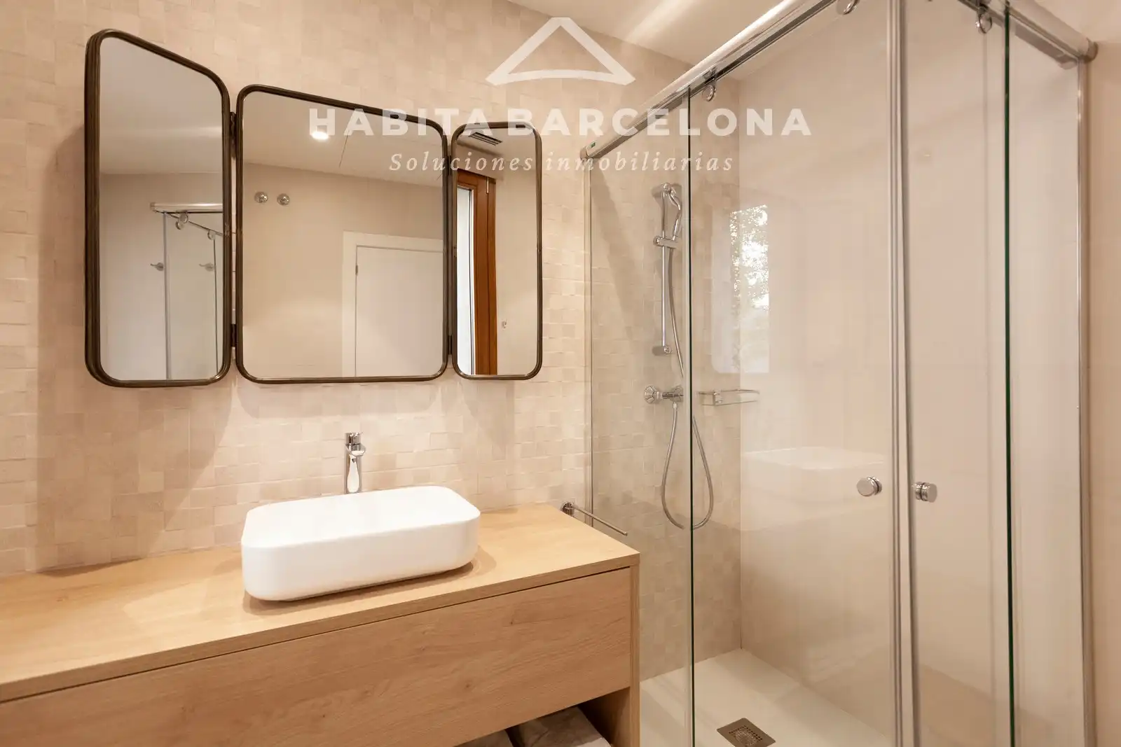 Baño de Piso de alquiler en Barcelona con Aire acondicionado, Calefacción y Parquet
