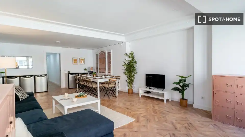 Living room of Flat for rent in Madrid  with Air Conditioner, Heating and Furnished