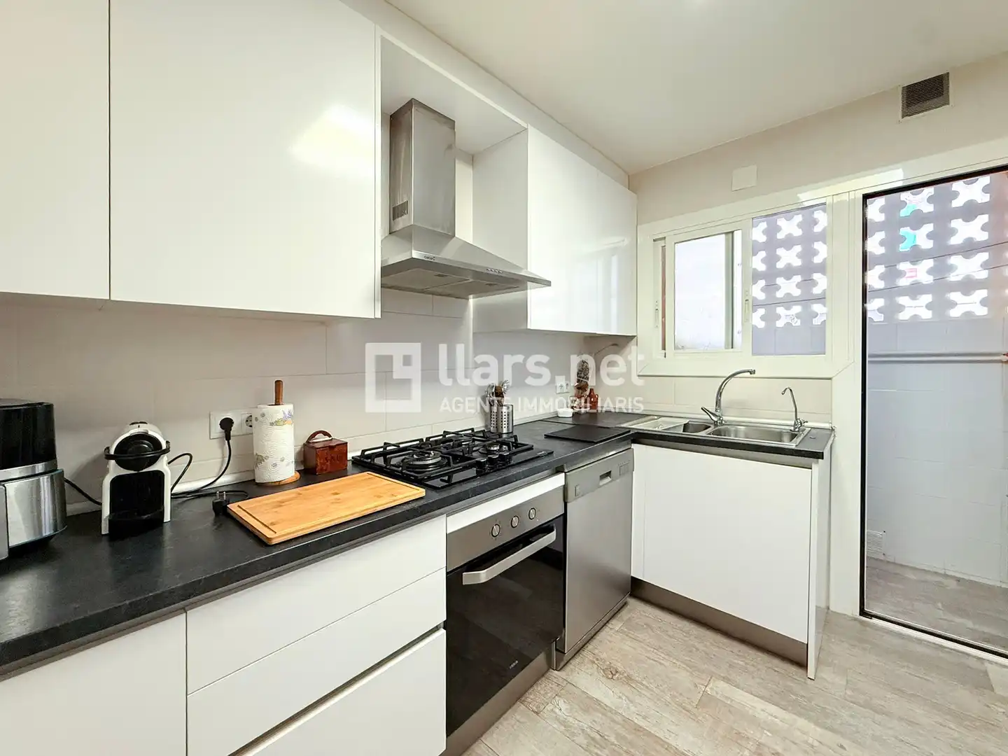 Cocina de Planta baja en venta en Vilanova i la Geltrú con Aire acondicionado y Calefacción