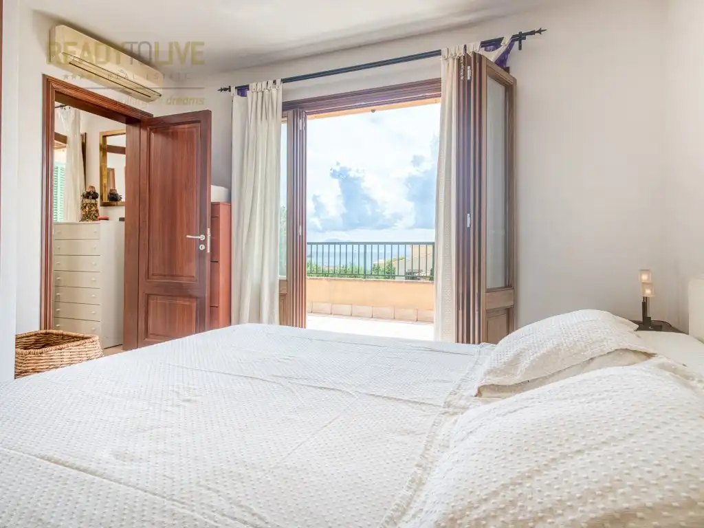 Schlafzimmer von Einfamilien-Reihenhaus zum Verkauf in Alcúdia mit Klimaanlage, Privatgarten und Terrasse