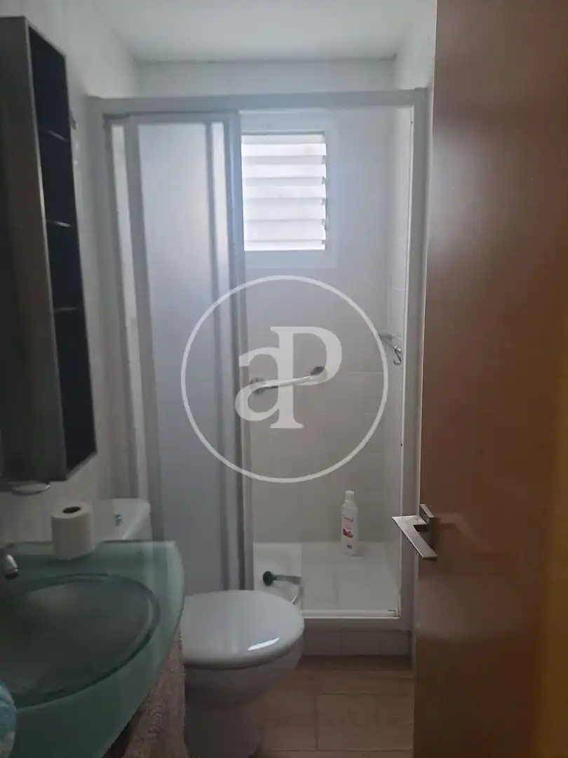 Bany de Pis de lloguer en Elche / Elx amb Aire condicionat, Calefacció i Moblat